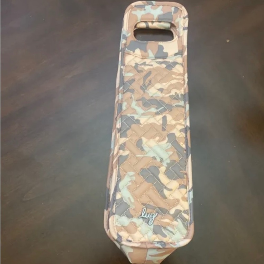 Lug Shuttle Pink Camo Insulated Wine Carrier Gift. NWOT.